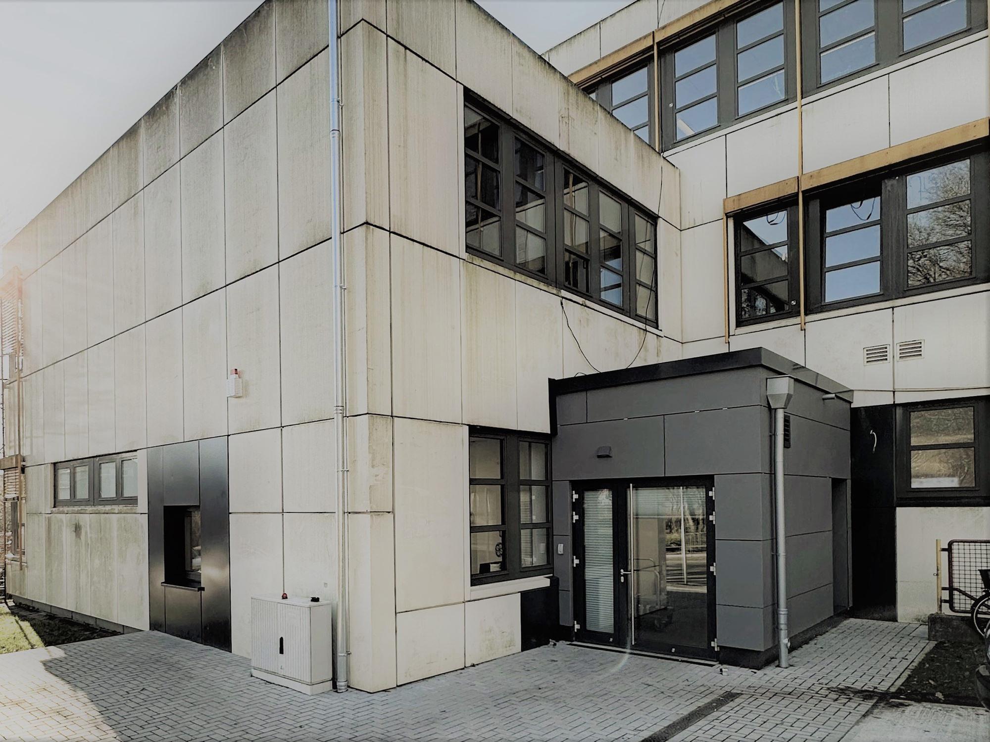 Mensa + Eingangssituation, Teil-Sanierung, Wuppertal-Langerfeld - ah-architektur.de | Alisic-Haverkamp – Wir verfolgen das Ziel, funktionelle, kostenbewusste und ambitioniert gestaltete Architektur zu schaffen, die einen ah-Effekt auslöst.